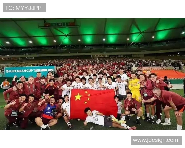 年轻球员留洋遭遇挑战坚持不懈展现拼搏精神成功逆袭